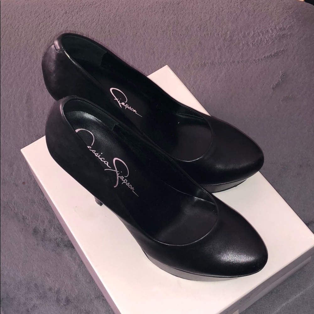 Black Platform Pumps